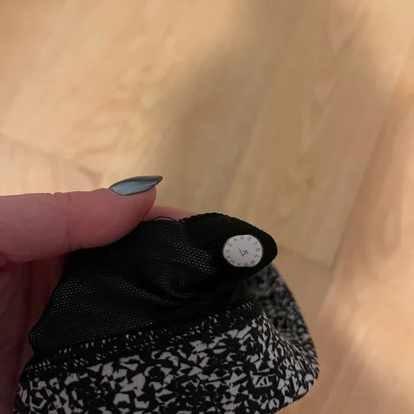 LULU LEMON SPORTS BRA, size 4 - Picture 3 of 3